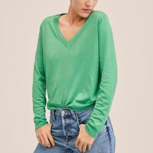 NWT V-neck knit sweater. Size 1XL.